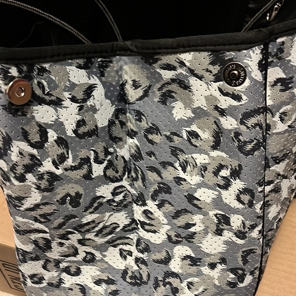 PreneLove neoprene tote and wristlet bag set, new with tags and dust bag - Picture 12 of 12